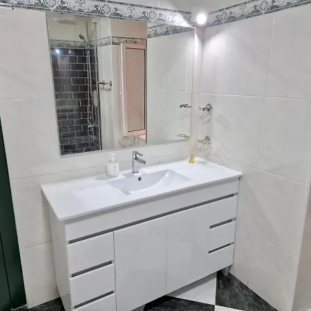 Quarto em Acomodações Particulares Sublime Black Bedroom Lisboa