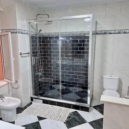 Sublime Black Bedroom Privatunterkunft Lissabon