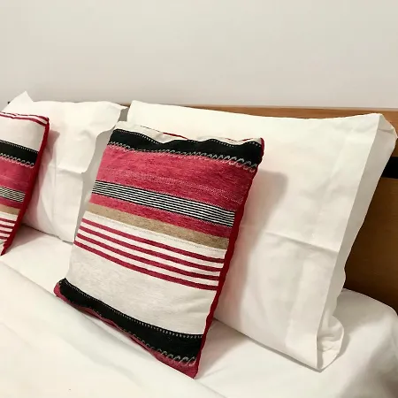 Проживание в семье Sublime Black Bedroom